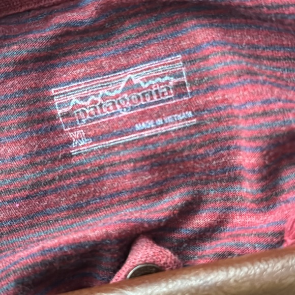 Patagonia Mens Red Striped LS - XL - Picture 3 of 3